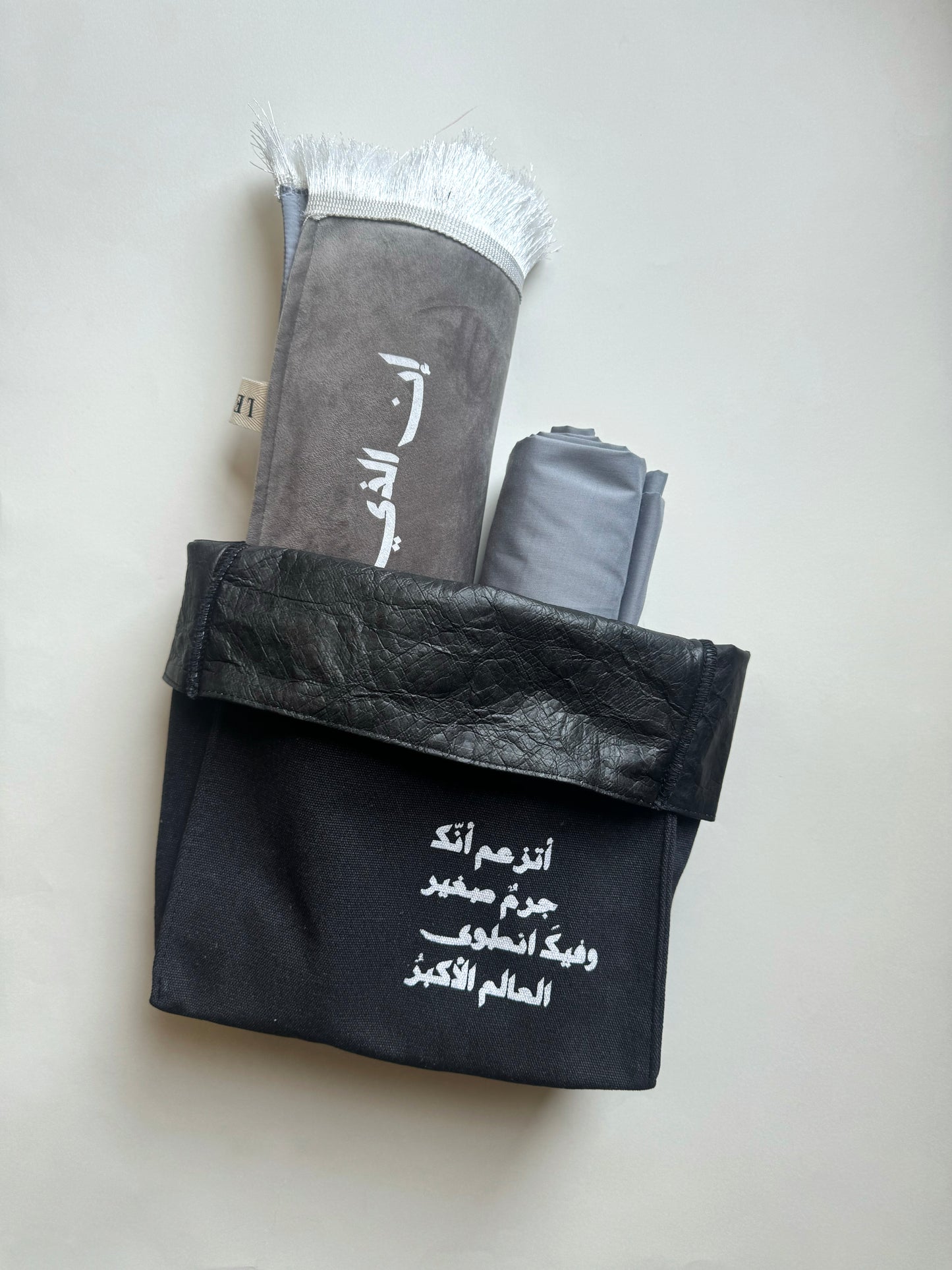 حقيبة أسود بترولي